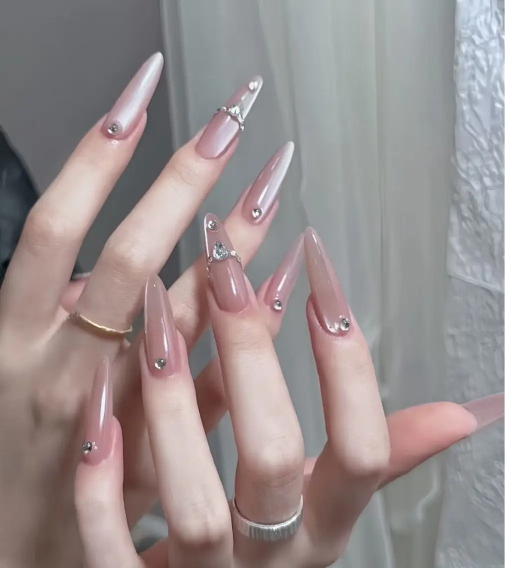 ロング 🌈 Laule'aのネイルデザイン