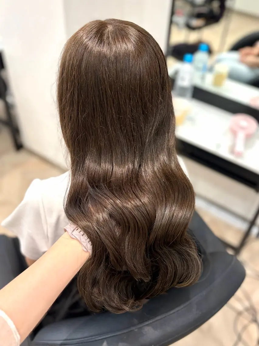 ロング カラー ベージュカラー ブリーチ ダブルカラー ブリーチなしカラー オリーブベージュ カット ヘアカラー 𝒎𝒐𝒆🩰 名駅/ヘアメ/暖色♡のヘアスタイル