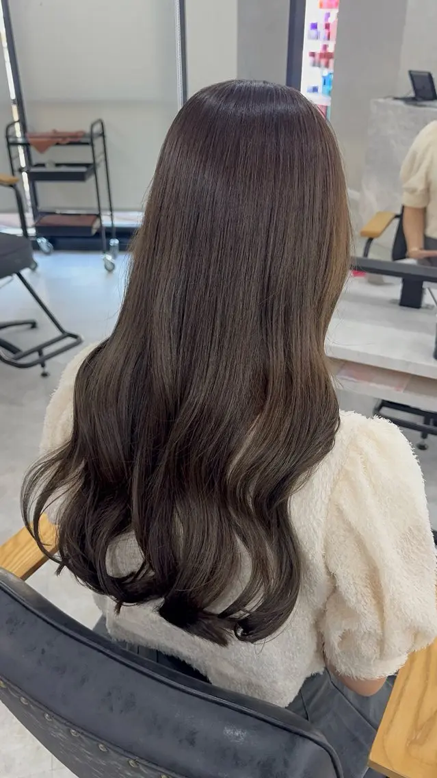 ロング カラー アッシュ アッシュブラウン ベージュカラー 黒髪 ブリーチ 赤み無し柔らかカラー 【梅田】madokaのヘアスタイル