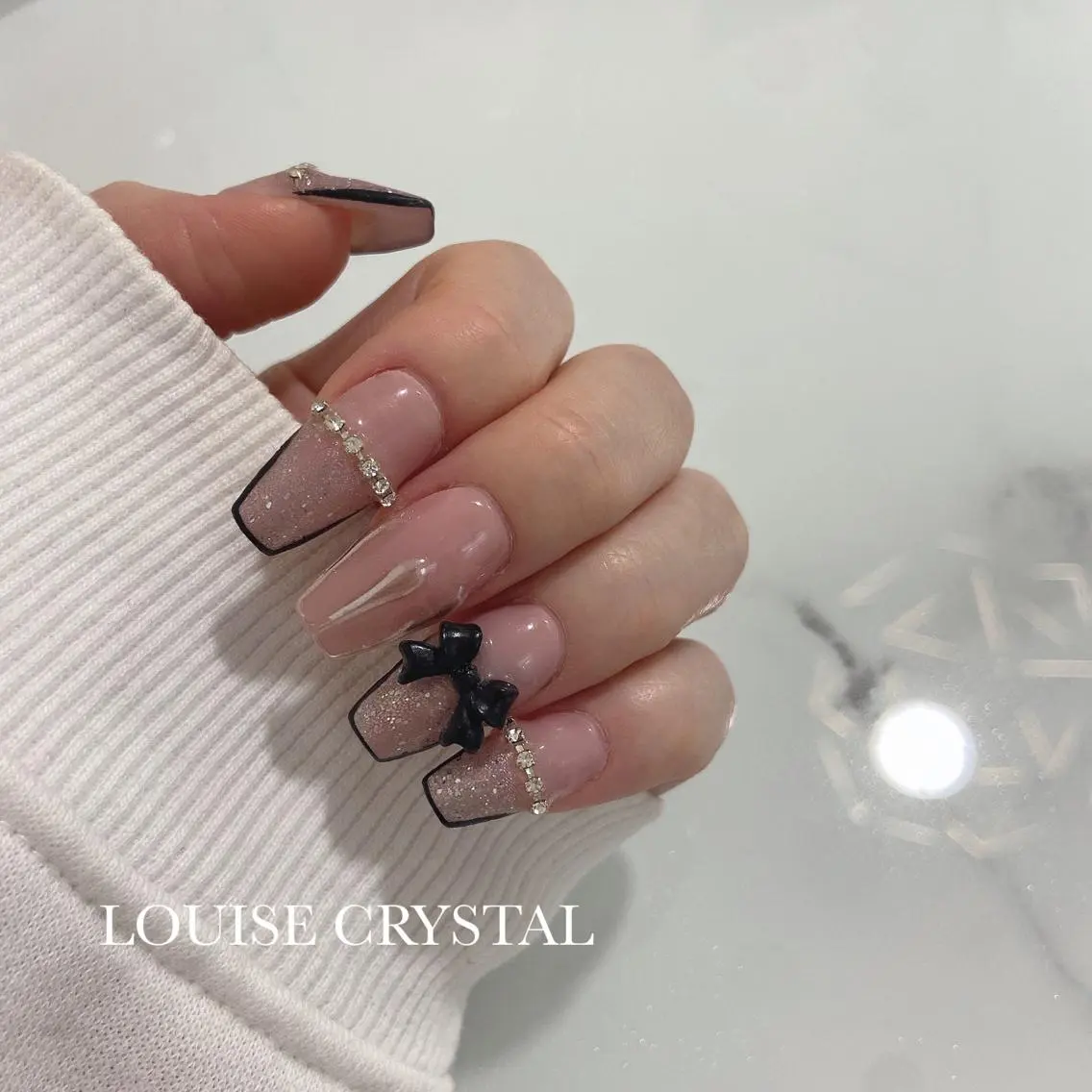 ネイル ハンドネイル LOUISE CRYSTALのネイルデザイン