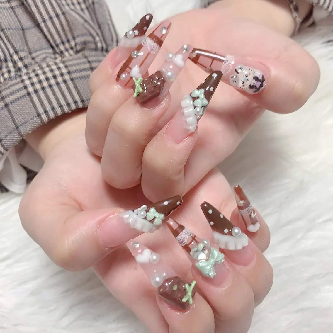 ネイル オーロラネイル クリアネイル 成人式 フラッシュネイル ジェルネイル ハンドネイル Amee Nail Salonのネイルデザイン