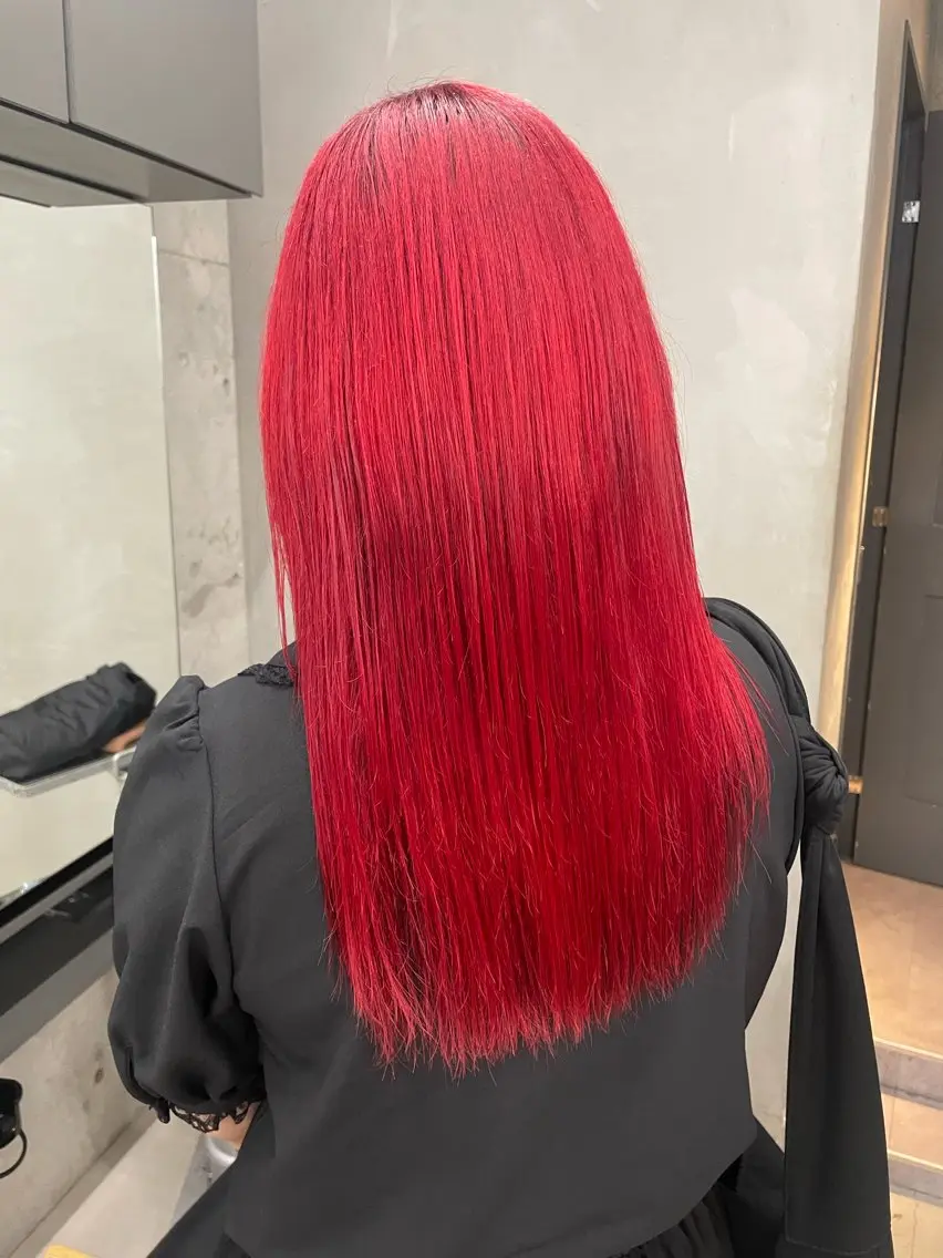 セミロング カラー インナーカラー 推し ブリーチ  髪質改善のヘアスタイル