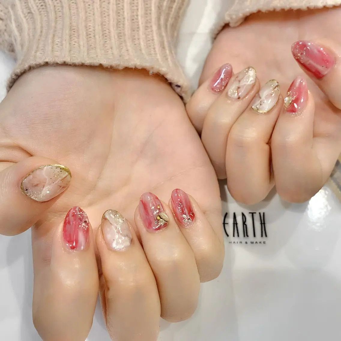 ネイル 大理石ネイル(マーブル) ニュアンスネイル 赤色 冬ネイル クリスマス ハンドネイル 佐藤 まりえのネイルデザイン
