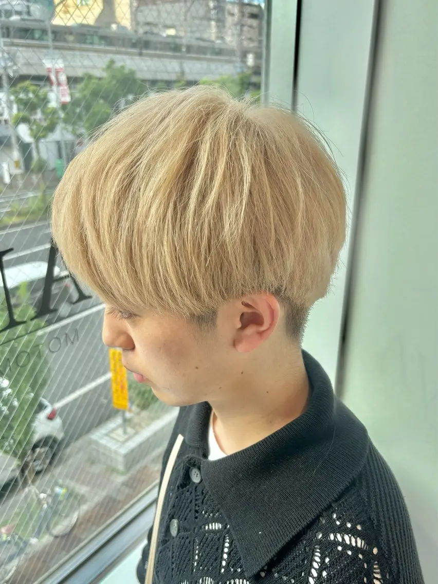 ミディアム カラー メンズ ベージュカラー ダブルカラー ホワイトベージュ 穐田 航のヘアスタイル