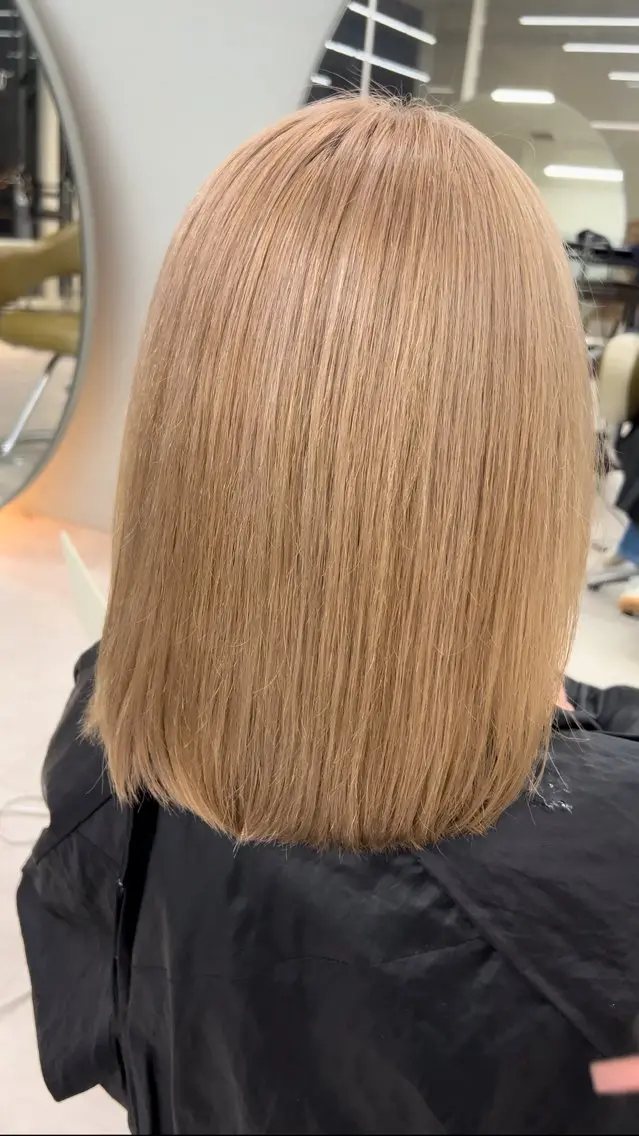 ミディアム カラー ハイトーンカラー 🦋ブリーチカラー ×ベージュ🦋まなかのヘアスタイル