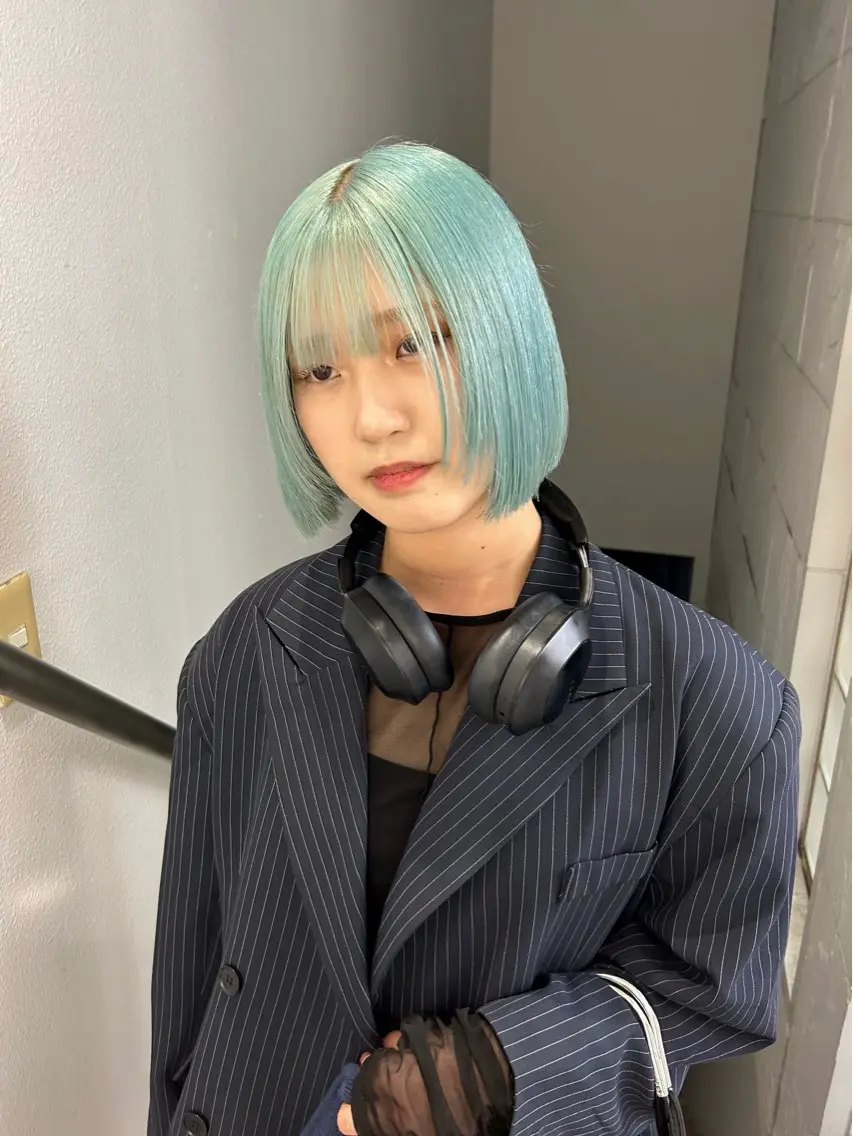 ミディアム カラー ブルーカラー ヘアカラー 💜Noa /艶髪ハイトーン💫のヘアスタイル