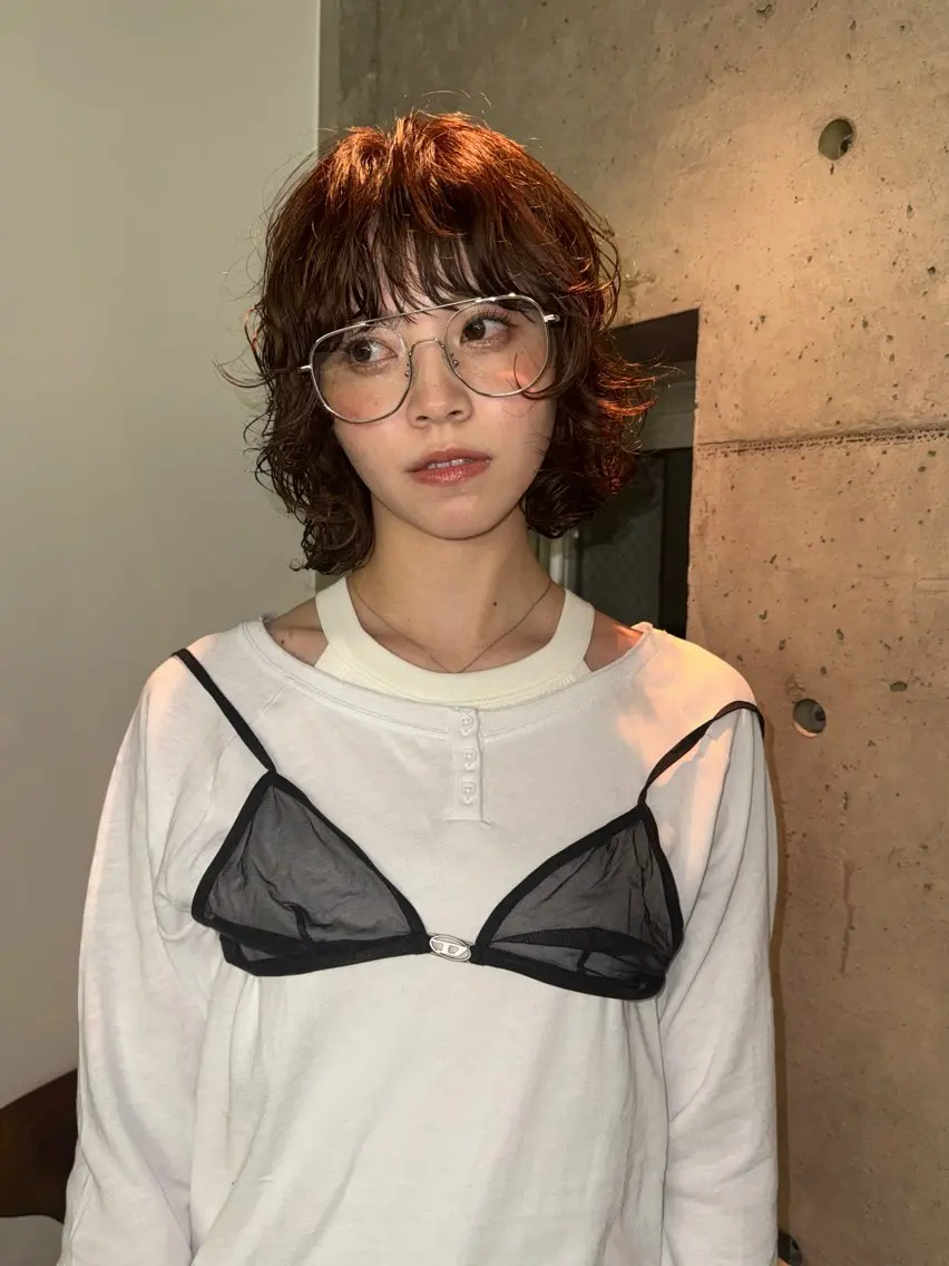 ショート パーマ ヘアカラー nene 暖色/艶感カラー🥯のヘアスタイル