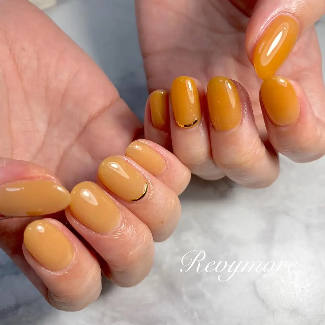 ミディアム ネイル 韓国風ヘア ジェルネイル キラキラネイル 韓国ネイル ニュアンスネイル nail salon Revymoreのネイルデザイン