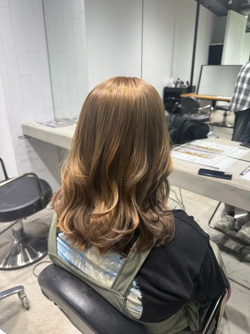 ミディアム カット ヘアカラー ·̩͙꒰ঌ miku 𓂃 𓈒𓏸 ໒꒱のヘアスタイル