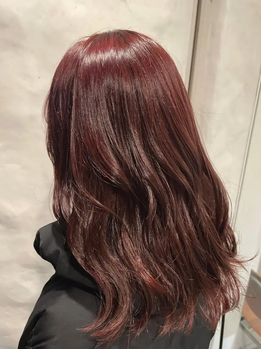 ミディアム カラー 岩渕 春菜のヘアスタイル