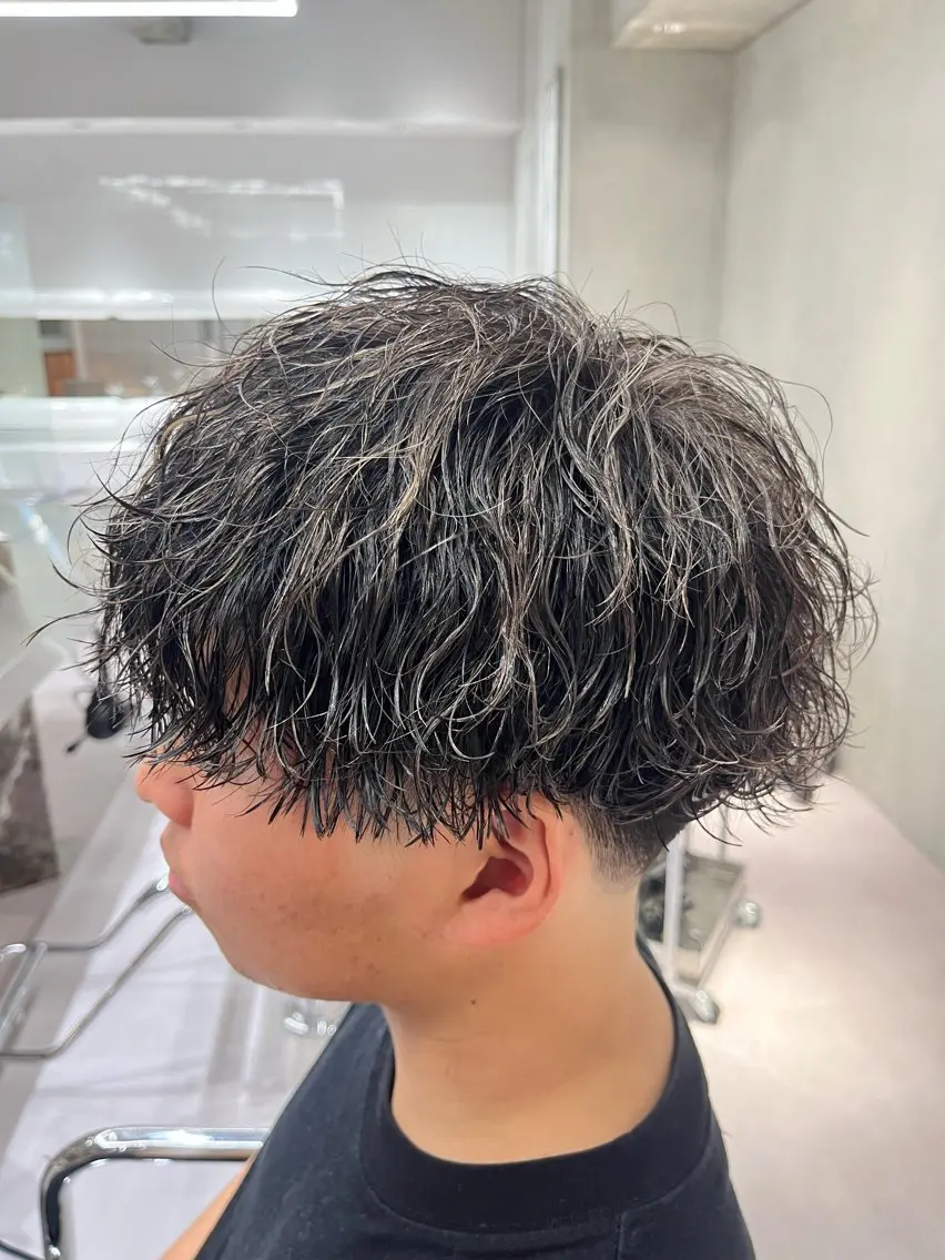 ショート パーマ メンズ ⚡メンズパーマフ ェードカットTomyのヘアスタイル