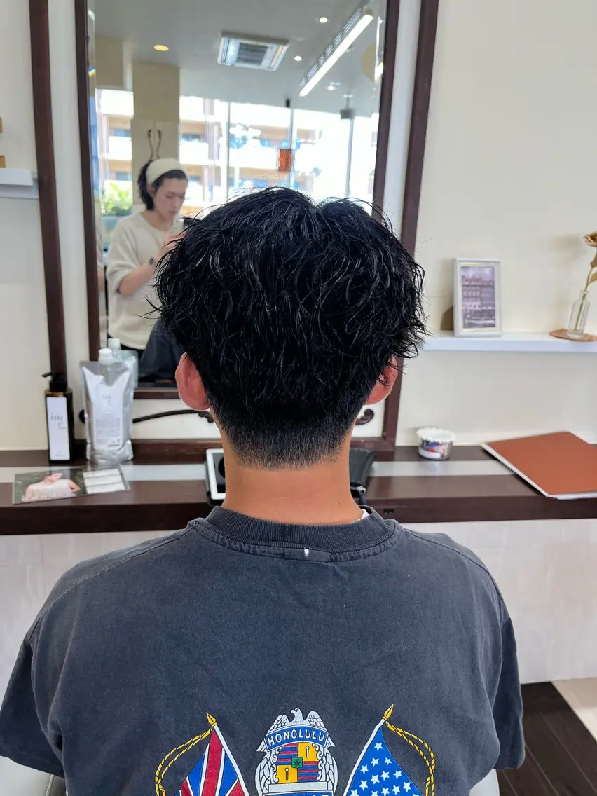 ショート パーマ メンズ センターパート メンズパーマ ツイストスパイラルパーマ 刈り上げ スパイラルパーマ 🧊メンズ特化🧊 高木航希のヘアスタイル