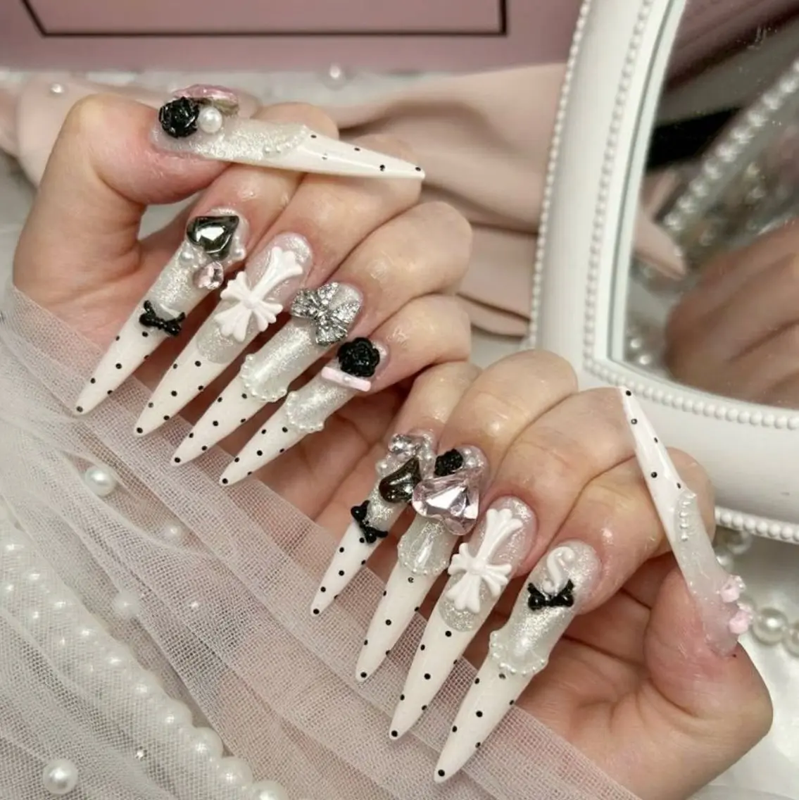 ネイル チークネイル ドット フットネイル フレンチネイル グラデーション Nihonthy Nail 新宿のネイルデザイン