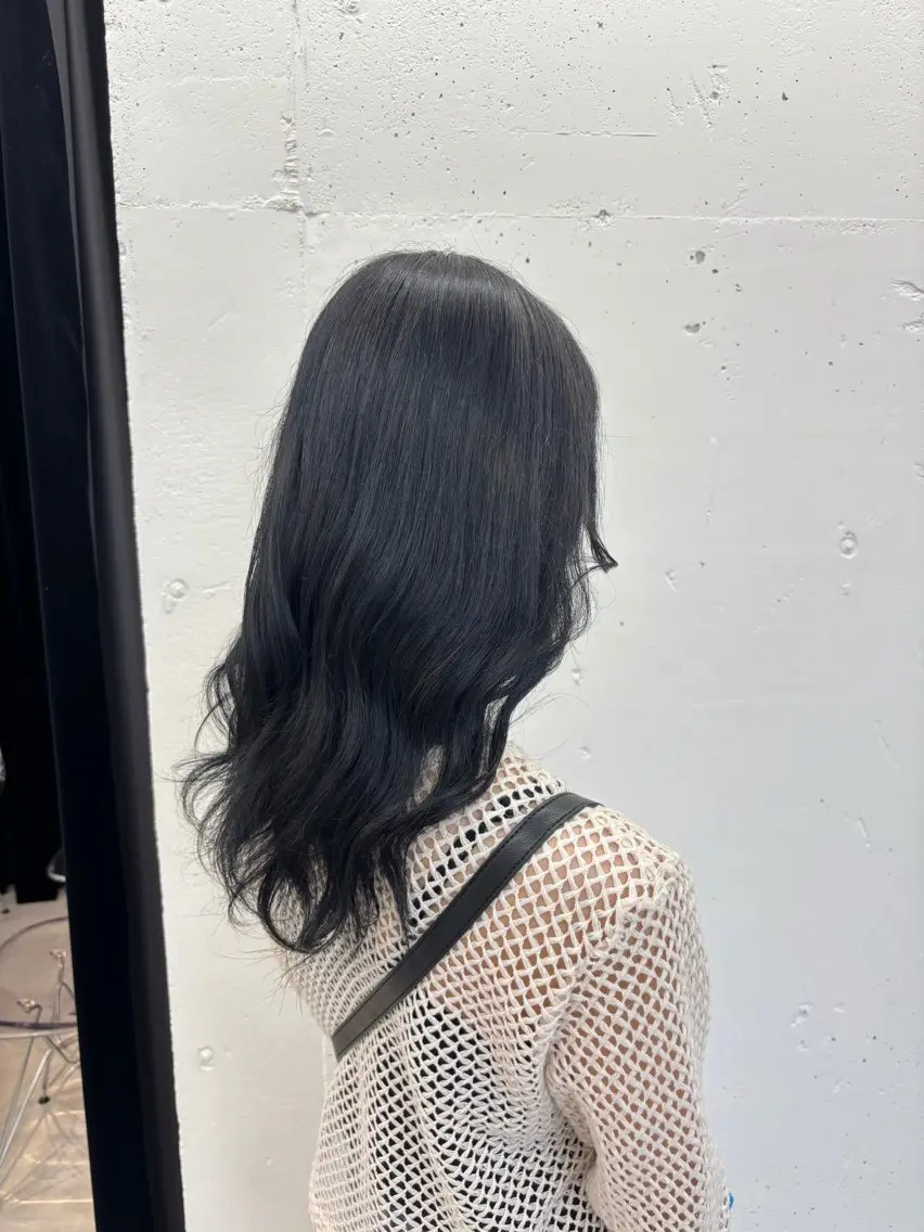 ミディアム カラー 黒髪 ブルーカラー ブルーブラック 🌼あいり🌼 JILLSTUDIOのヘアスタイル