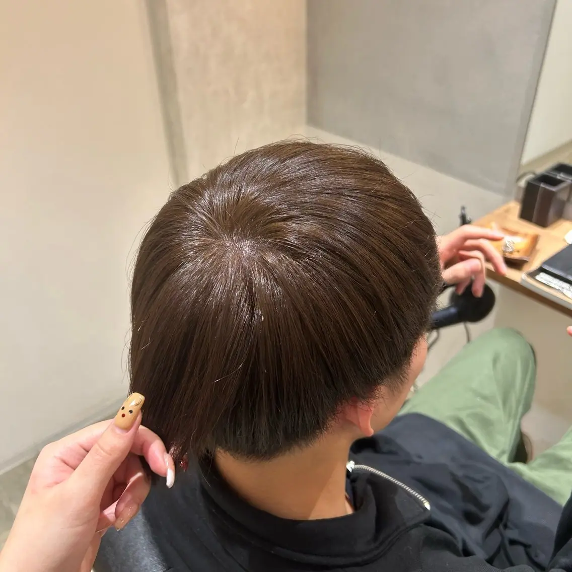 ショート カラー メンズ メンズブリーチ アッシュ ブリーチ ブリーチなしカラー 吉村 芽咲のヘアスタイル