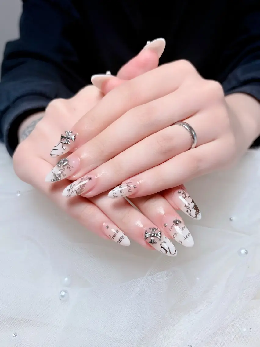ネイル 韓国ネイル マグネットネイル 持ち込み ニュアンスネイル シンプルネイル ハンドネイル Huyn Nail Shinjyukuのネイルデザイン