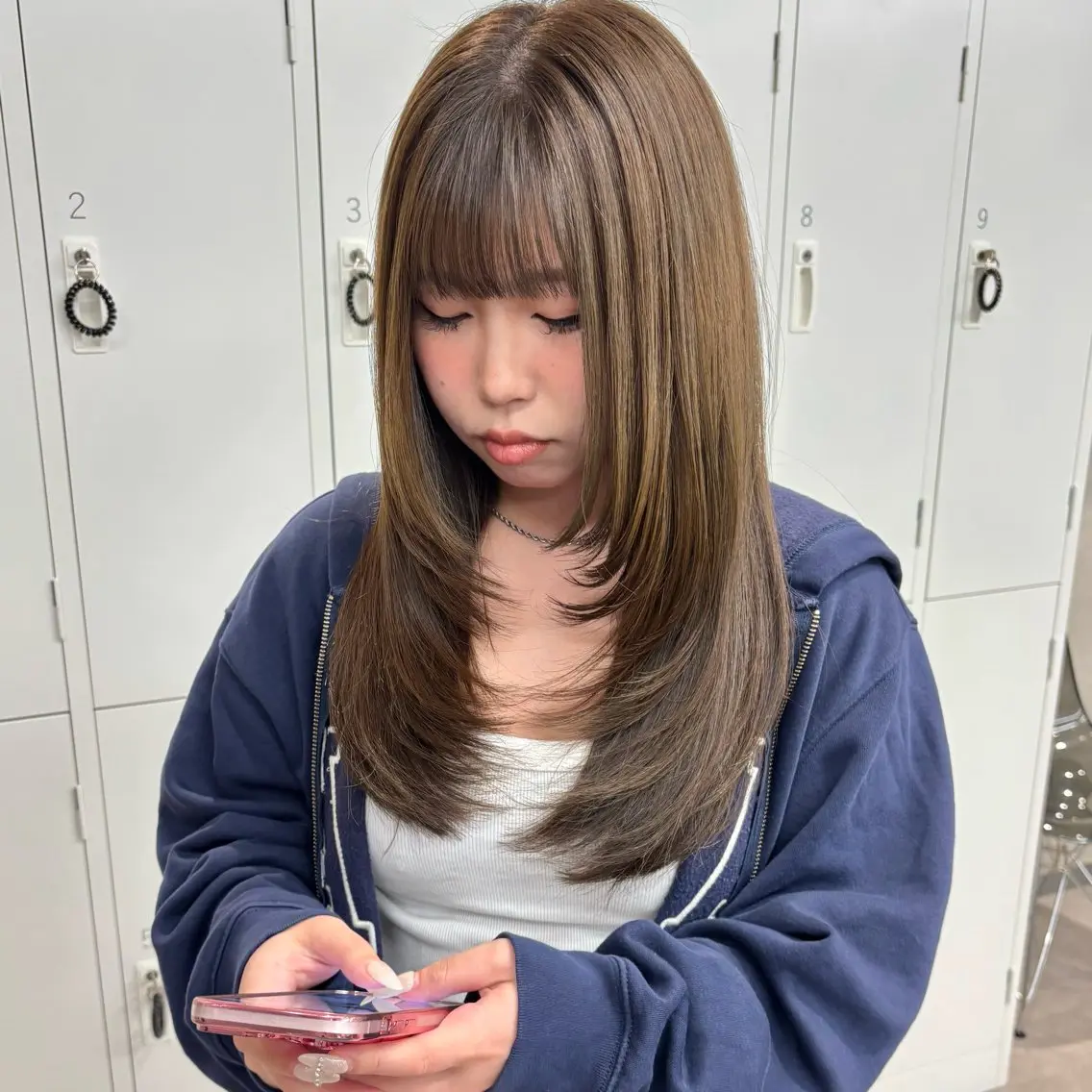 ロング カラー ベージュカラー オリーブベージュ レイヤーカット カット ヘアカラー トリートメント アヤカ foto 武蔵小杉のヘアスタイル