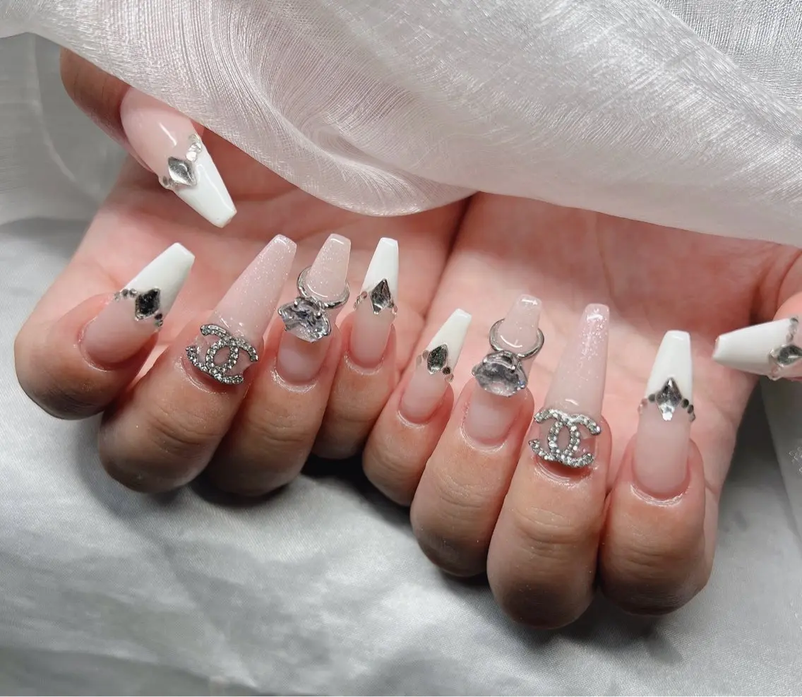 ネイル 長さ出し グラデーション 卒業式 キラキラネイル マグネットネイル ハンドネイル Lee Nailsのネイルデザイン