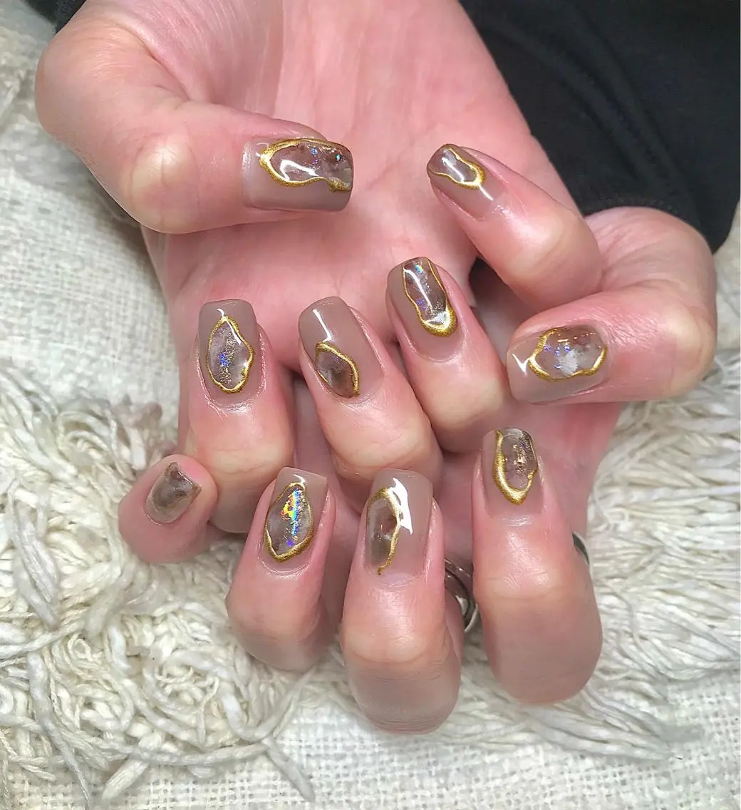 ミディアム カラー パーマ ヘアアレンジ キッズ ネイル マツエク・マツパ ベージュカラー アートネイル el. by Aoのネイルデザイン