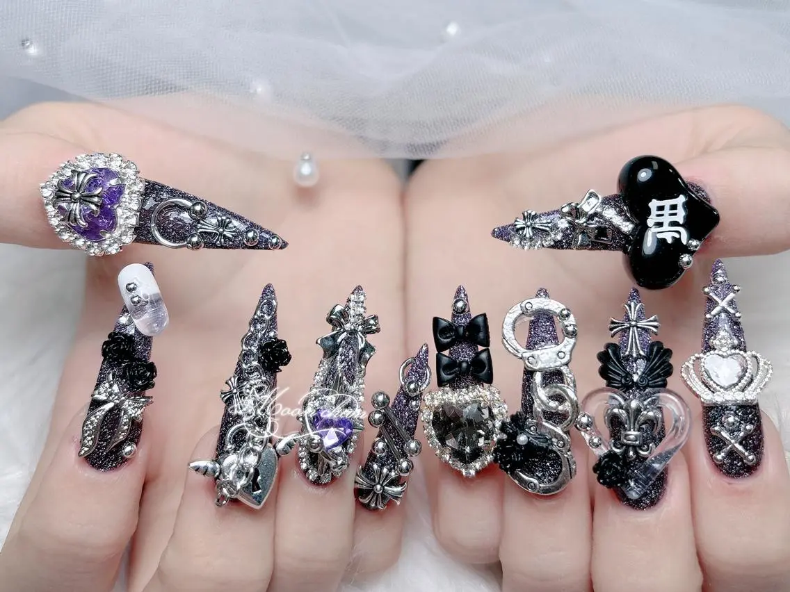 ネイル 長さ出し キラキラネイル 韓国ネイル ロングネイル マグネットネイル ハンドネイル ハンドケア MUNI🎀 NAIL のネイルデザイン