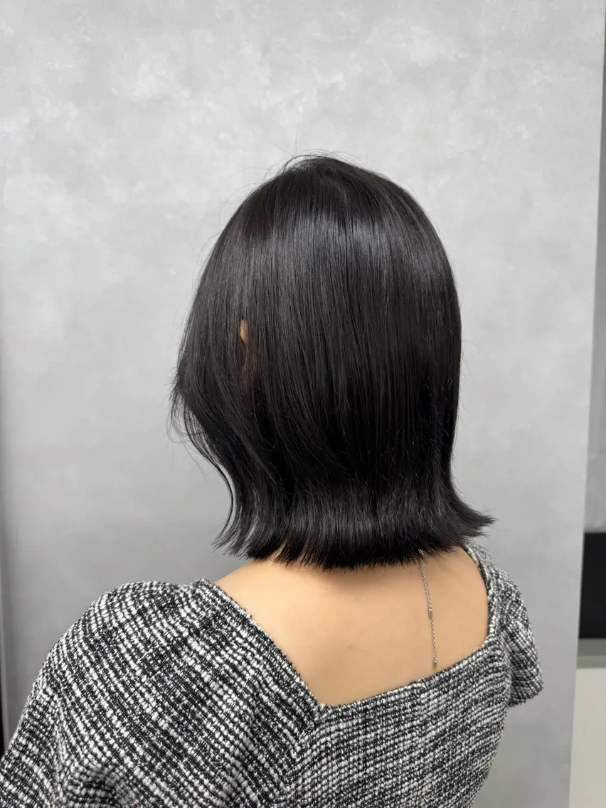 ミディアム カラー グレージュ ボブ 外ハネヘア カット ヘアカラー トリートメント 透明感カラー ボブ ミディアム 齊木勇人のヘアスタイル