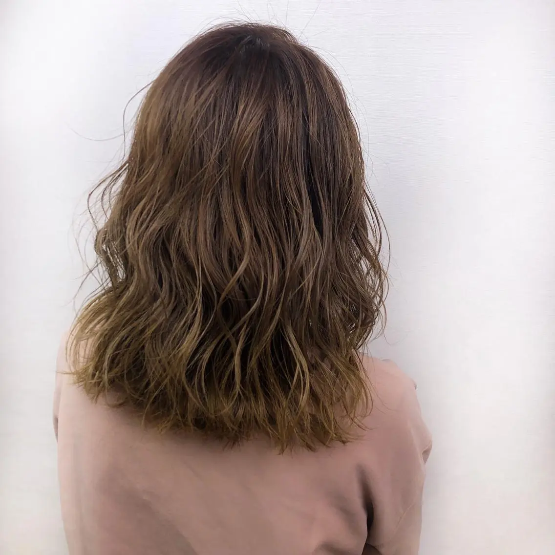 ミディアム カラー 小顔レイヤー/ ベージュ🤍Rieのヘアスタイル