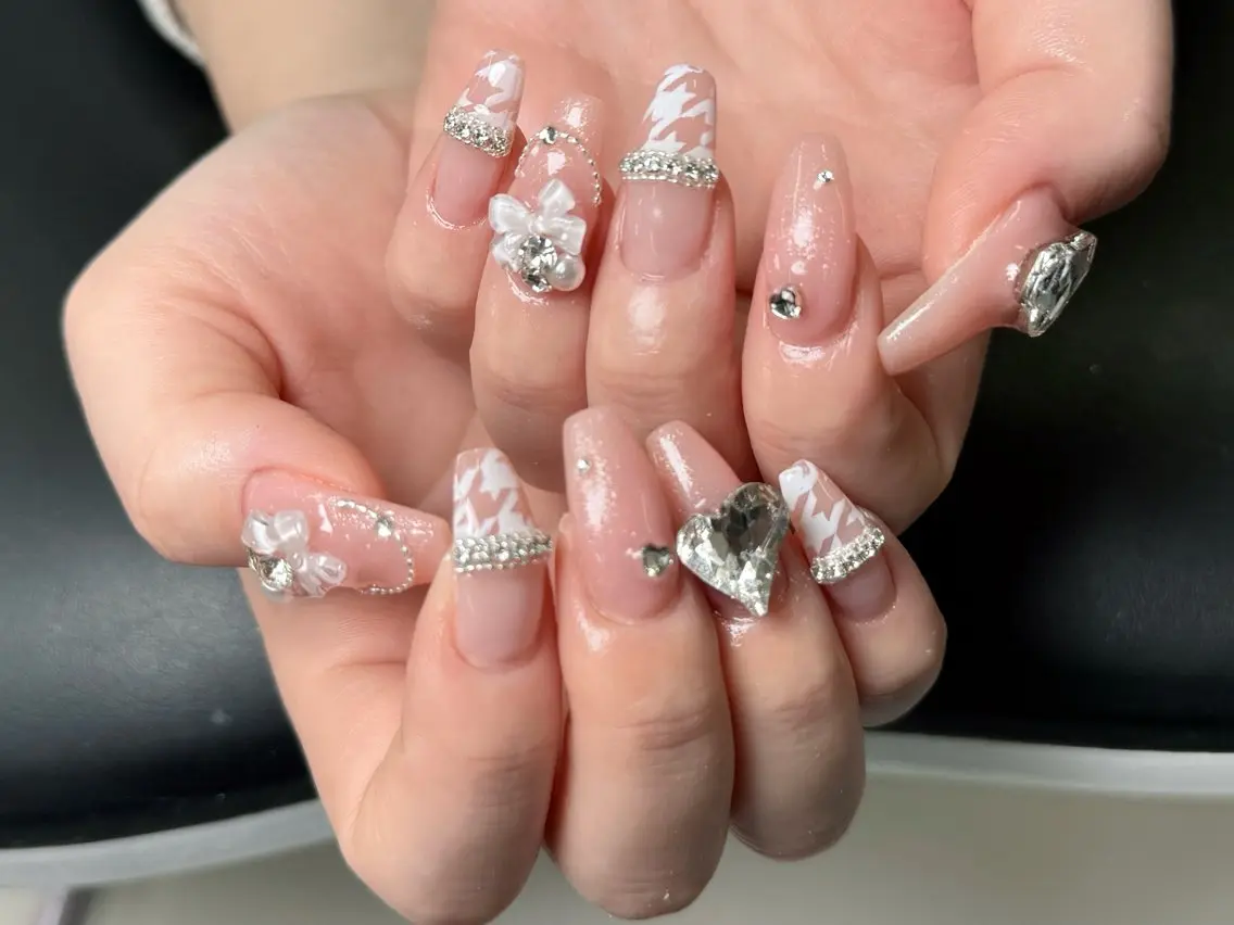 ネイル オーロラネイル チークネイル 長さ出し フットネイル フレンチネイル ハンドネイル ハンドケア Nail&Eyela sh Nanaのネイルデザイン