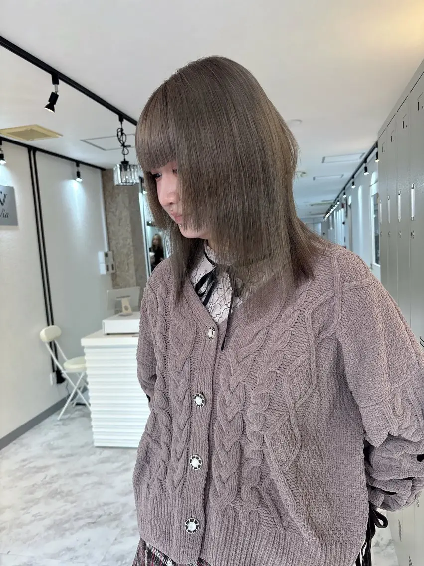 ミディアム カラー グレージュ ミルクティーグレージュ ヘアカラー SEINA️️/烏丸 ブリーチ/ハイトーンのヘアスタイル