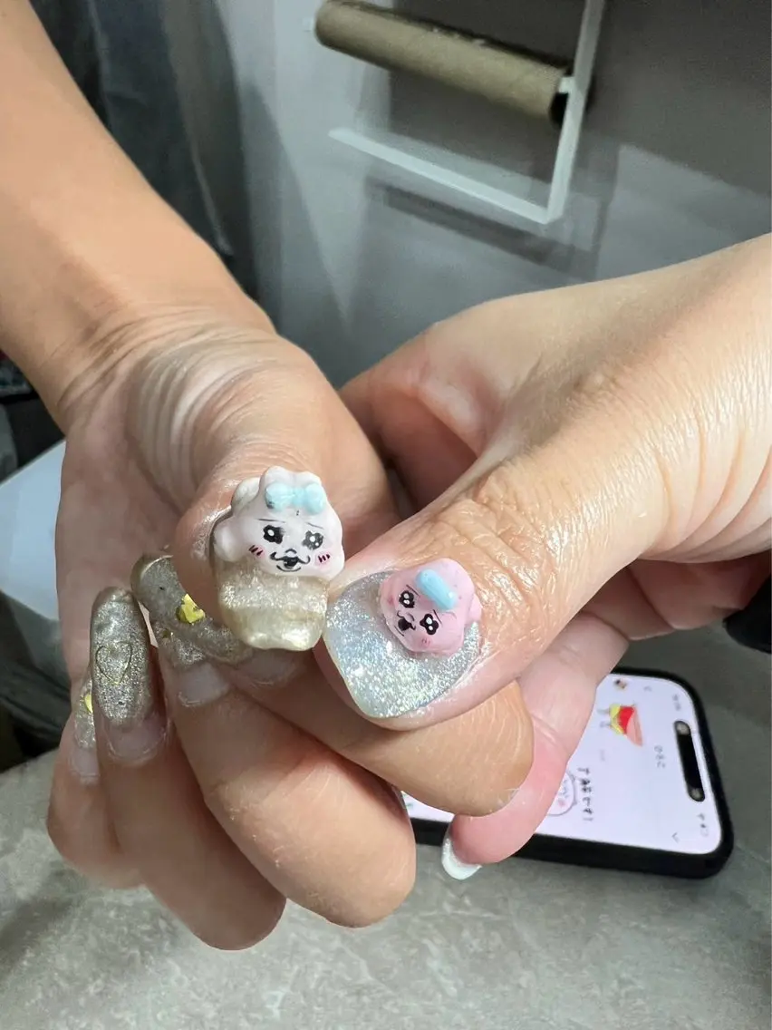 ネイル LAVISH 大和店 emi・:*+のネイルデザイン
