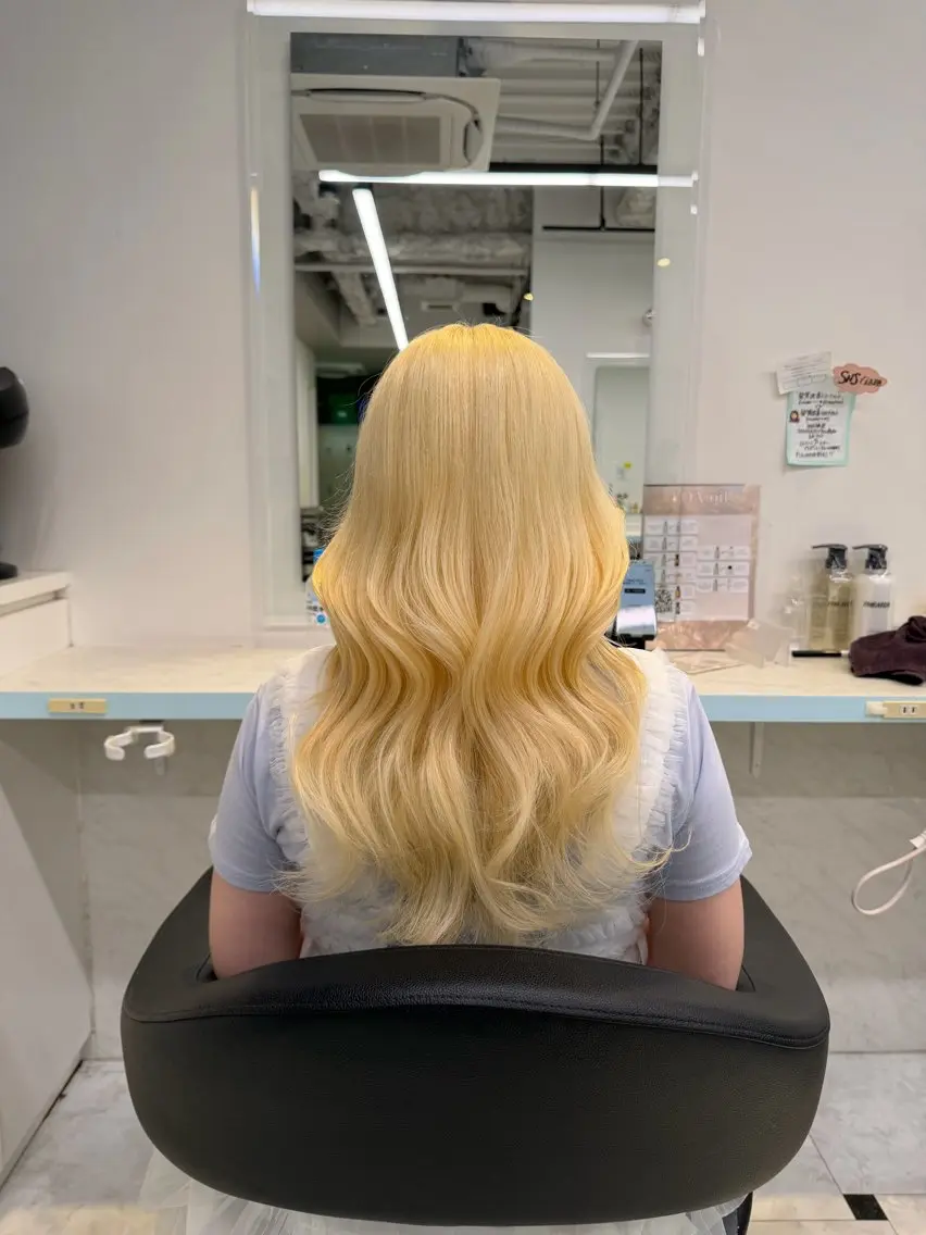セミロング カラー ヘアカラー トリートメント ブリーチカラー 🩵MIZUKIのヘアスタイル
