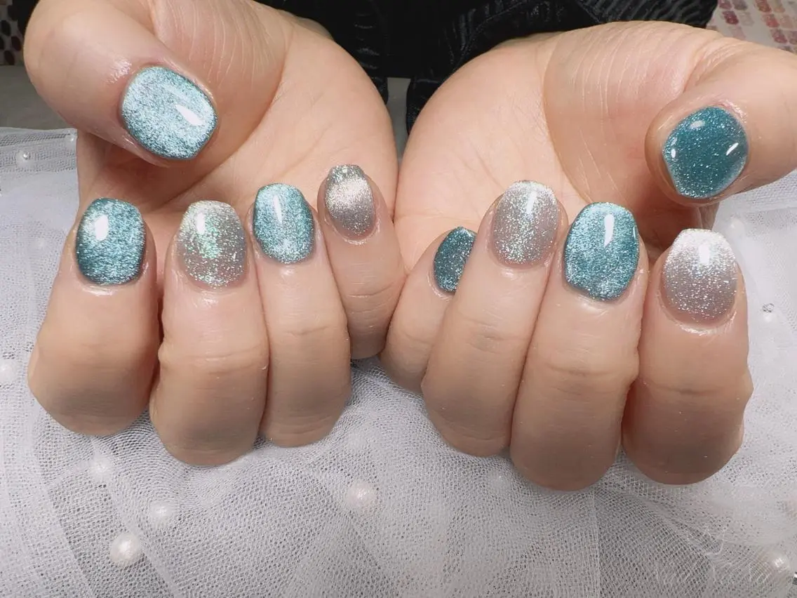 ショート カラー ネイル シルバー グリーン マグネットネイル シルバー ハンドネイル Nail NaNaのネイルデザイン
