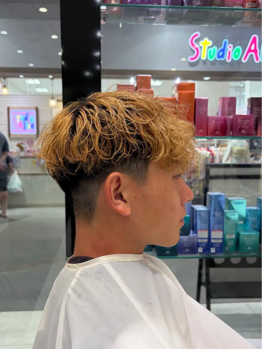 ショート カット スパ／カラー／巻き髪 𝐑𝐔𝐍𝐀のヘアスタイル