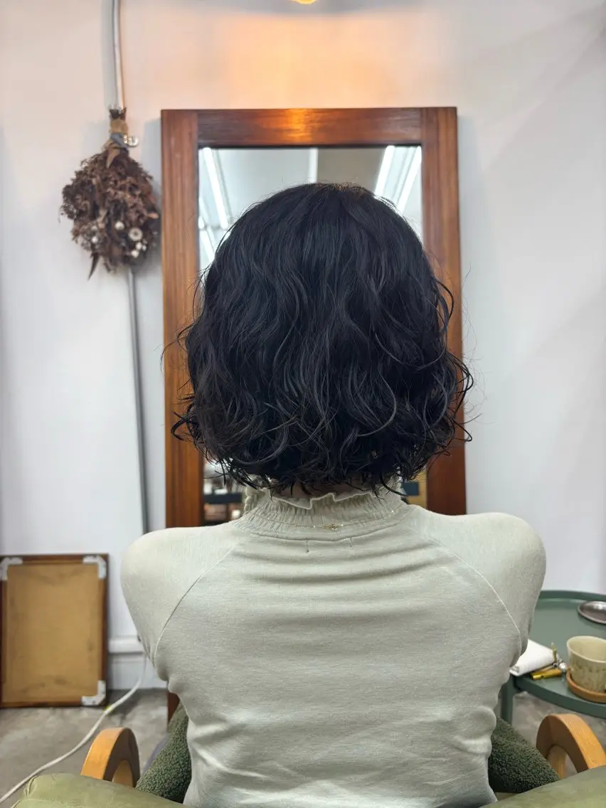 ミディアム パーマ ミディアムパーマ ボブ カット パーマ 中村 芽衣那のヘアスタイル