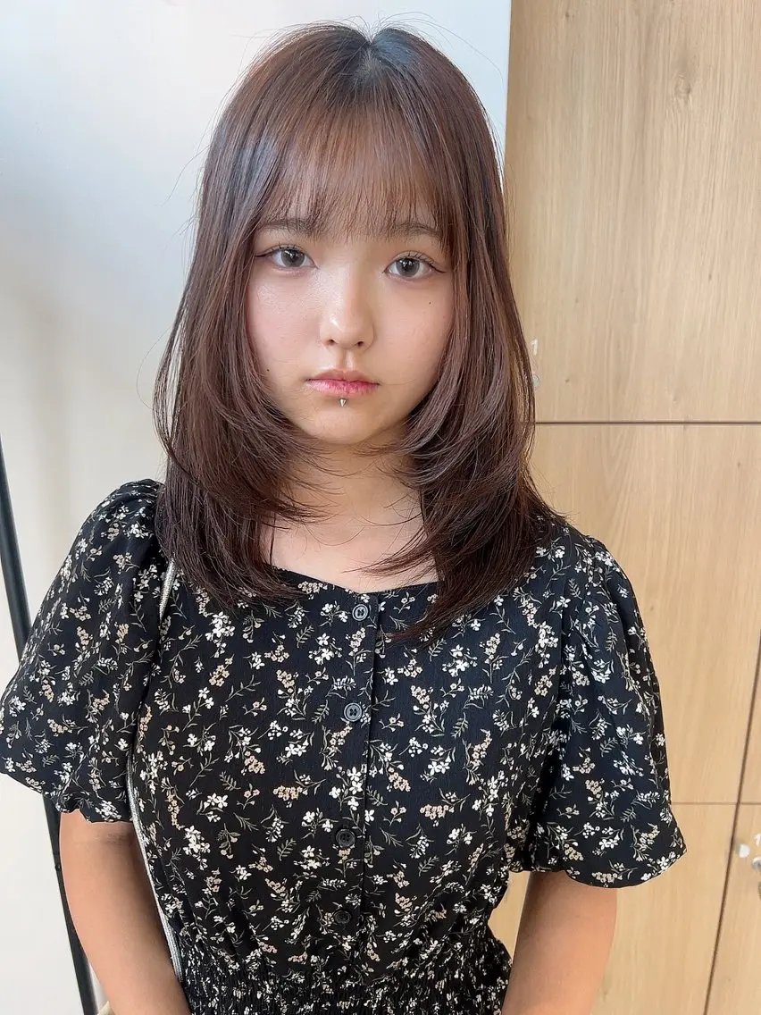 ミディアム レイヤーカット カット ヘアカラー トリートメント vince. moekoのヘアスタイル