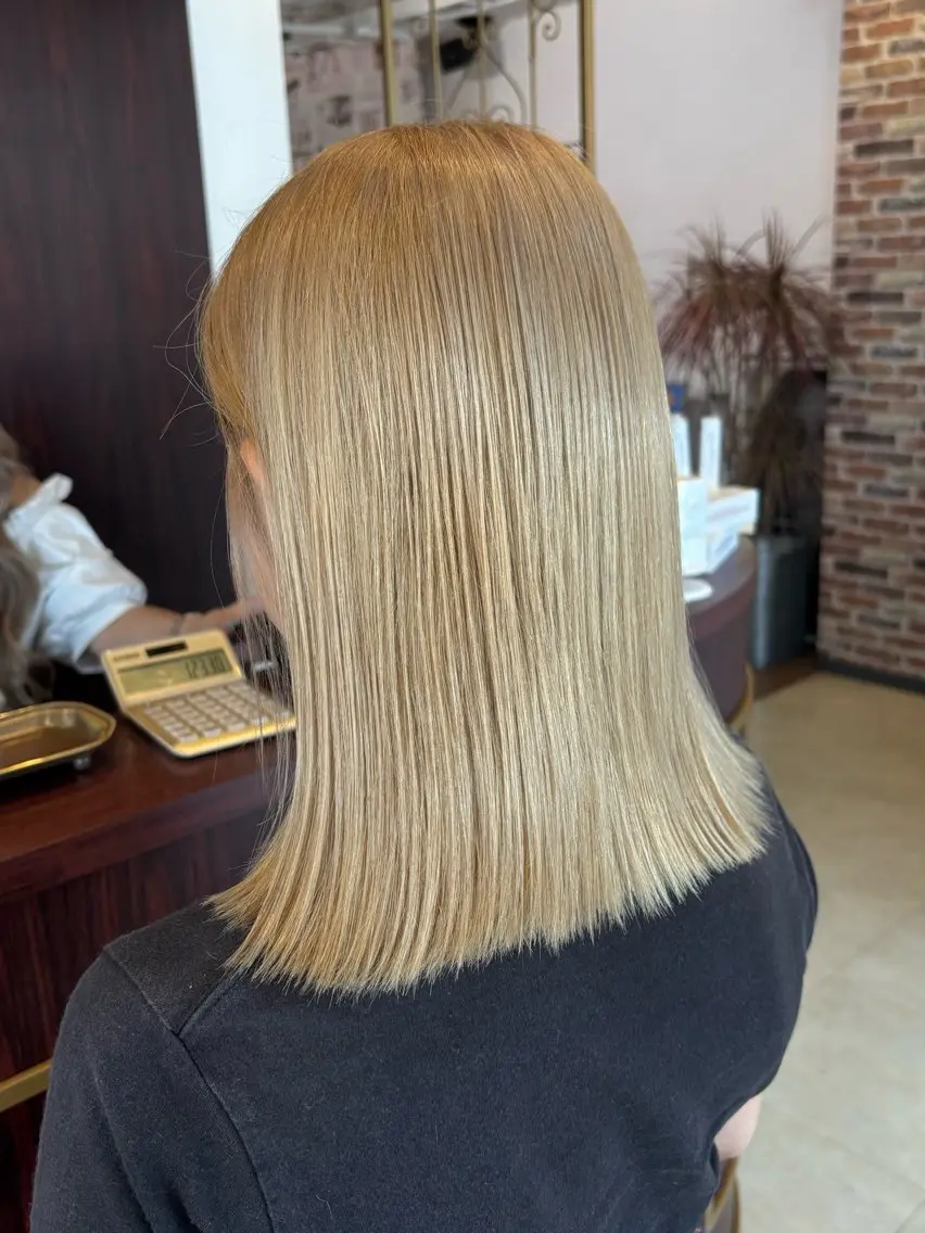 ミディアム カット ヘアカラー Louvre Sty list/ERIKAのヘアスタイル