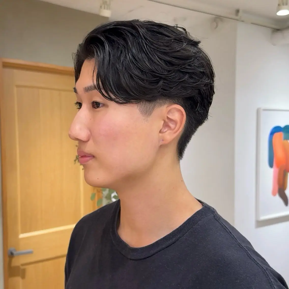 ショート パーマ メンズ センターパート ダウンパーマ フェザーパーマ メンズパーマ スパイキーショート カット パーマ ニュアンスパーマ 田形清流のヘアスタイル