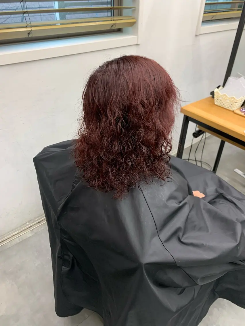 ミディアム カラー パーマ ミディアムパーマ レッドカラー 抜け感ダブルカラー miyukiのヘアスタイル