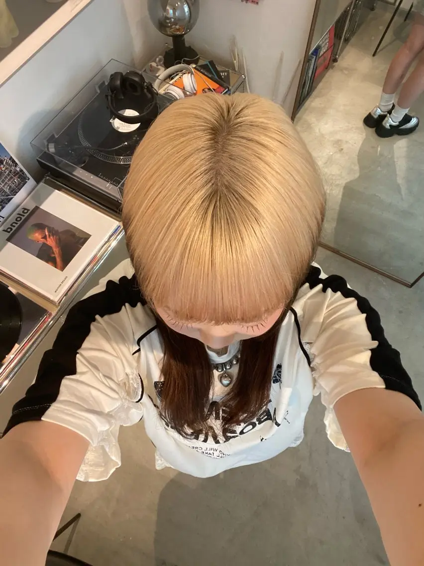 カラー hinata /ハイトーンのヘアスタイル
