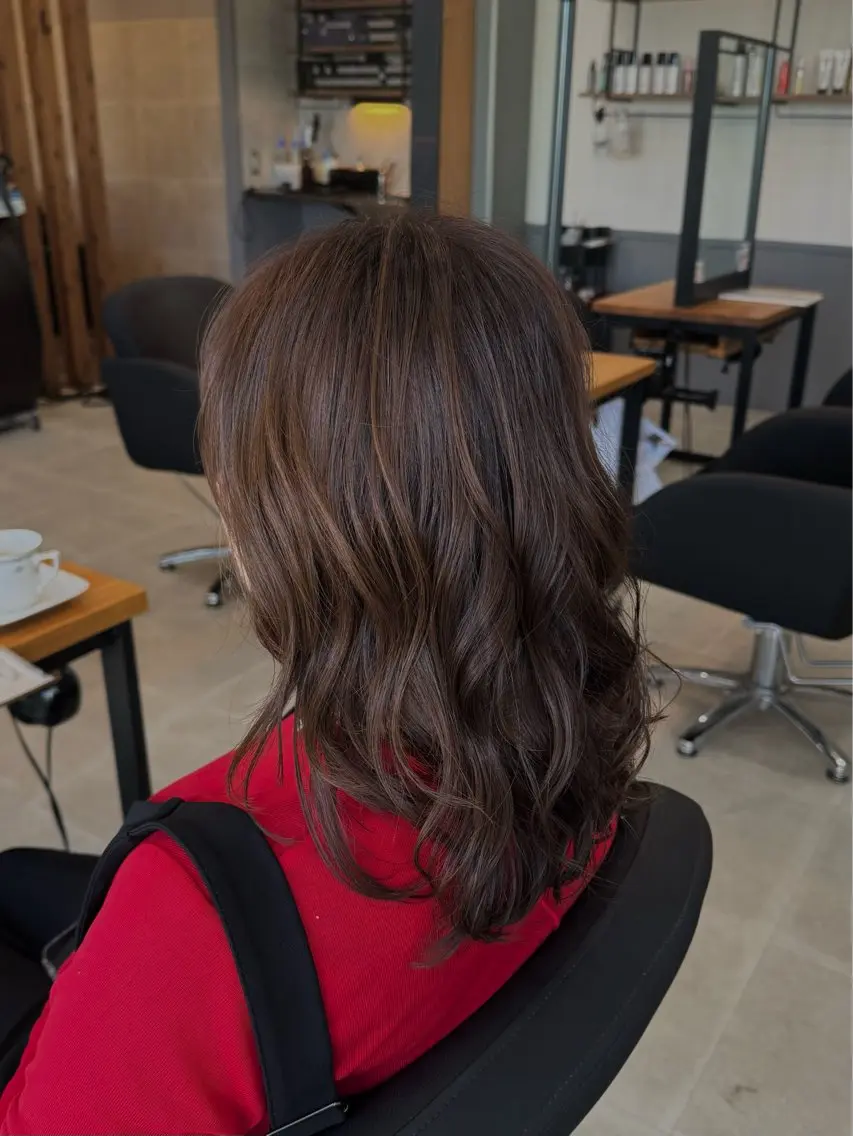 セミロング カラー ブラウンカラー 透明感カラー レイヤーカット カット ヘアカラー トリートメント 栗林 萌香のヘアスタイル