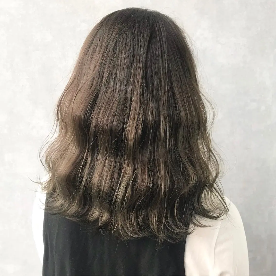 ミディアム カラー アディクシーカラー ブリーチ グレージュ タンバルモリ ヨシンモリ K-POP好き美容師 🇰🇷Kai.Yのヘアスタイル
