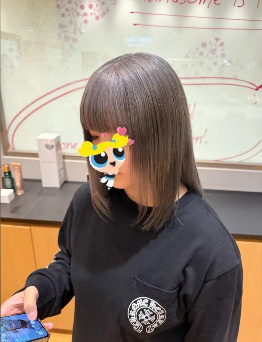 ミディアム カラー ベージュカラー ブリーチ 透明感カラー シルバー シルバーベージュ 中島 紗來のヘアスタイル