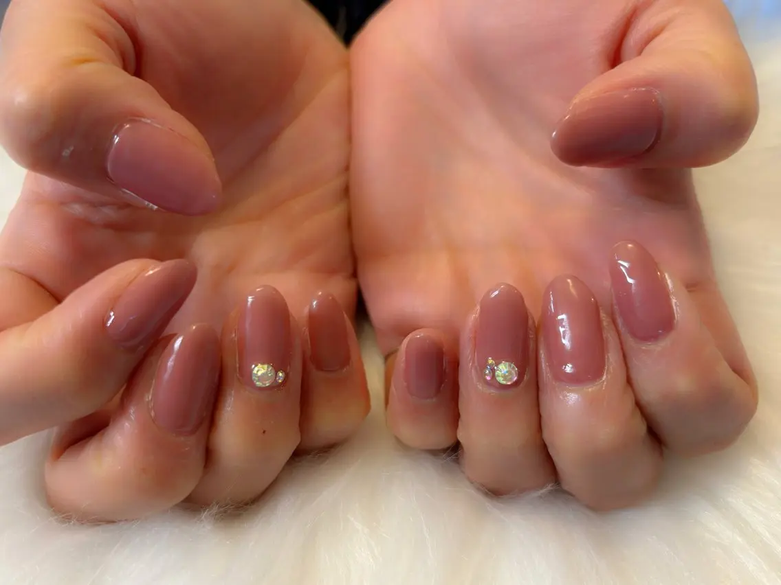 ネイル ワンカラーネイル ストーンネイル komohana salon🌺のネイルデザイン