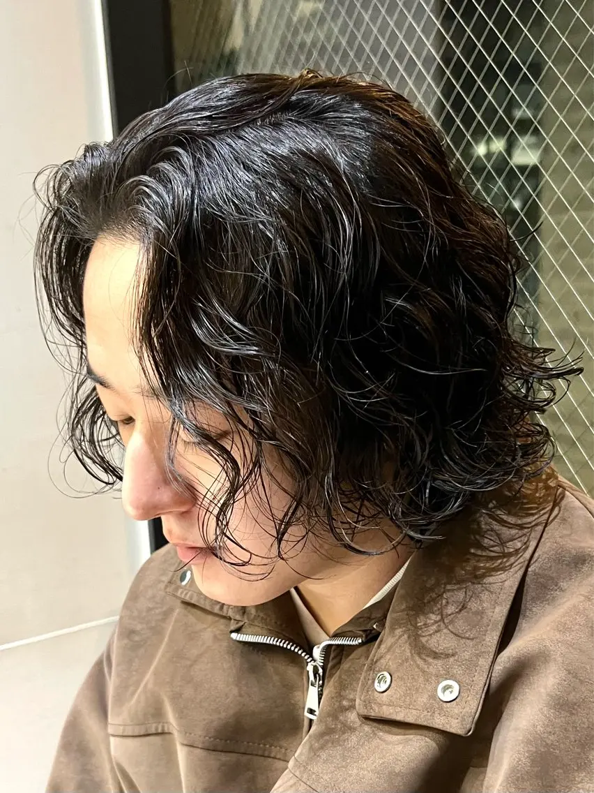 ミディアム パーマ メンズ ミディアムパーマ メンズパーマ カット パーマ トリートメント 🇺🇸サーフカール 🇺🇸ケンシロウのヘアスタイル