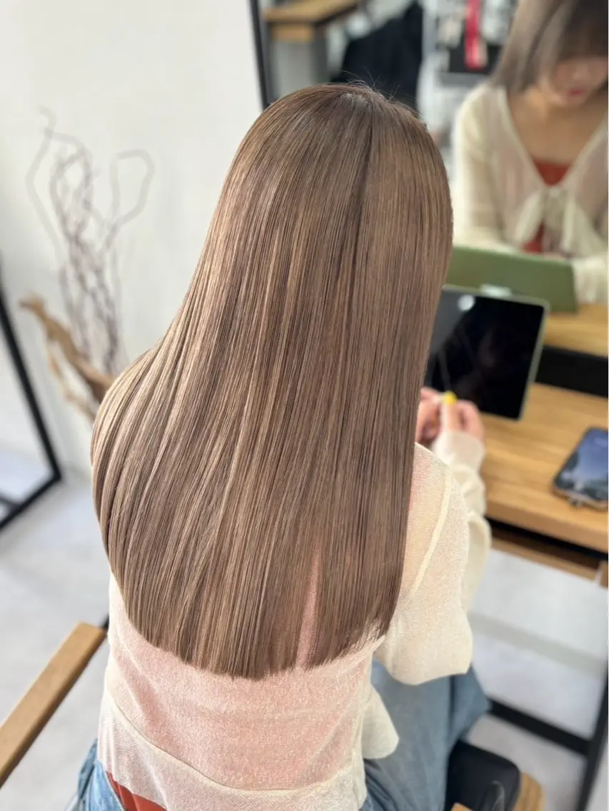 ☘️2ブリーチ➕カット➕カラー➕クイックトリートメント☘️の写真
