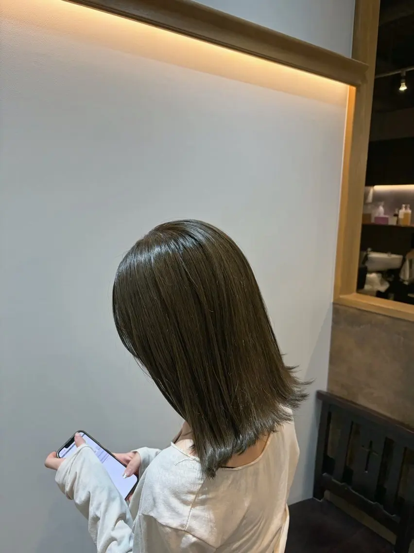 ヘアカラー(W colorは追加で2000円かかります)(追加で整えカットも可能でございます)の写真