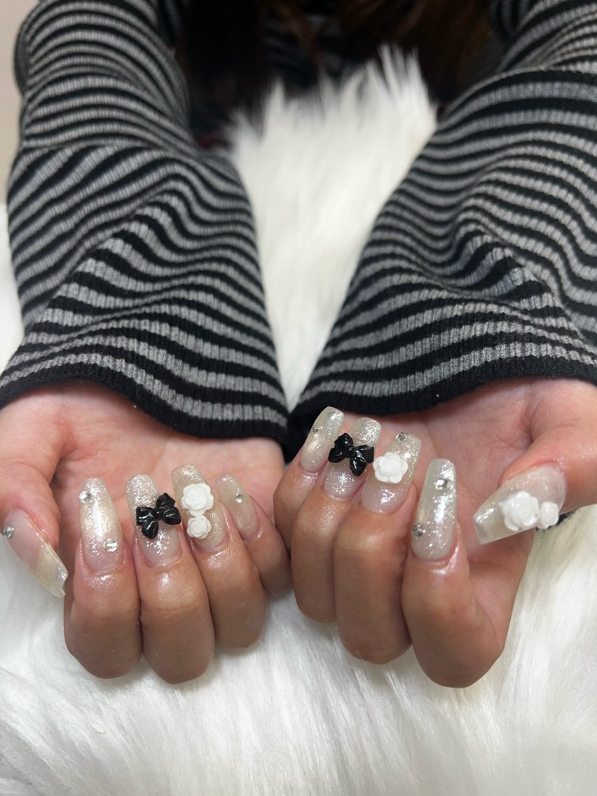 ネイル キラキラネイル 韓国ネイル ロングネイル マグネットネイル 持ち込み ハンドネイル MONE PINK  NAILのネイルデザイン