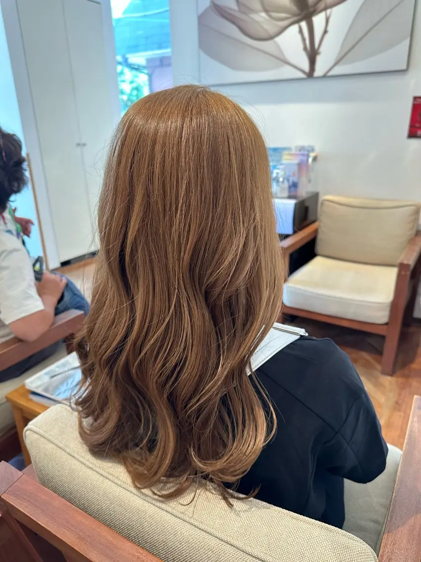 ロング カラー ベージュカラー ブリーチ ブリーチなしカラー 鈴木 優斗のヘアスタイル