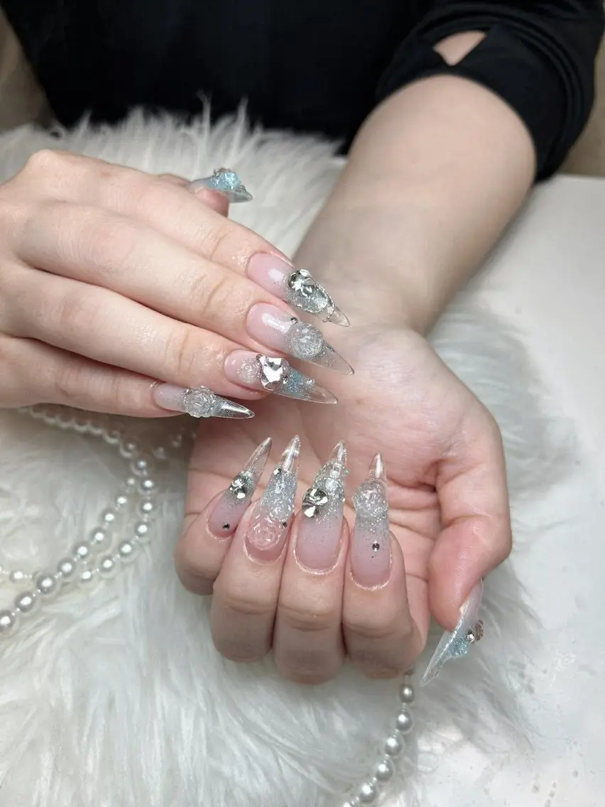 ネイル チークネイル ドット フレンチネイル グラデーション ハート ハンドネイル ハンドケア Eli Muse 新宿ネイルのネイルデザイン