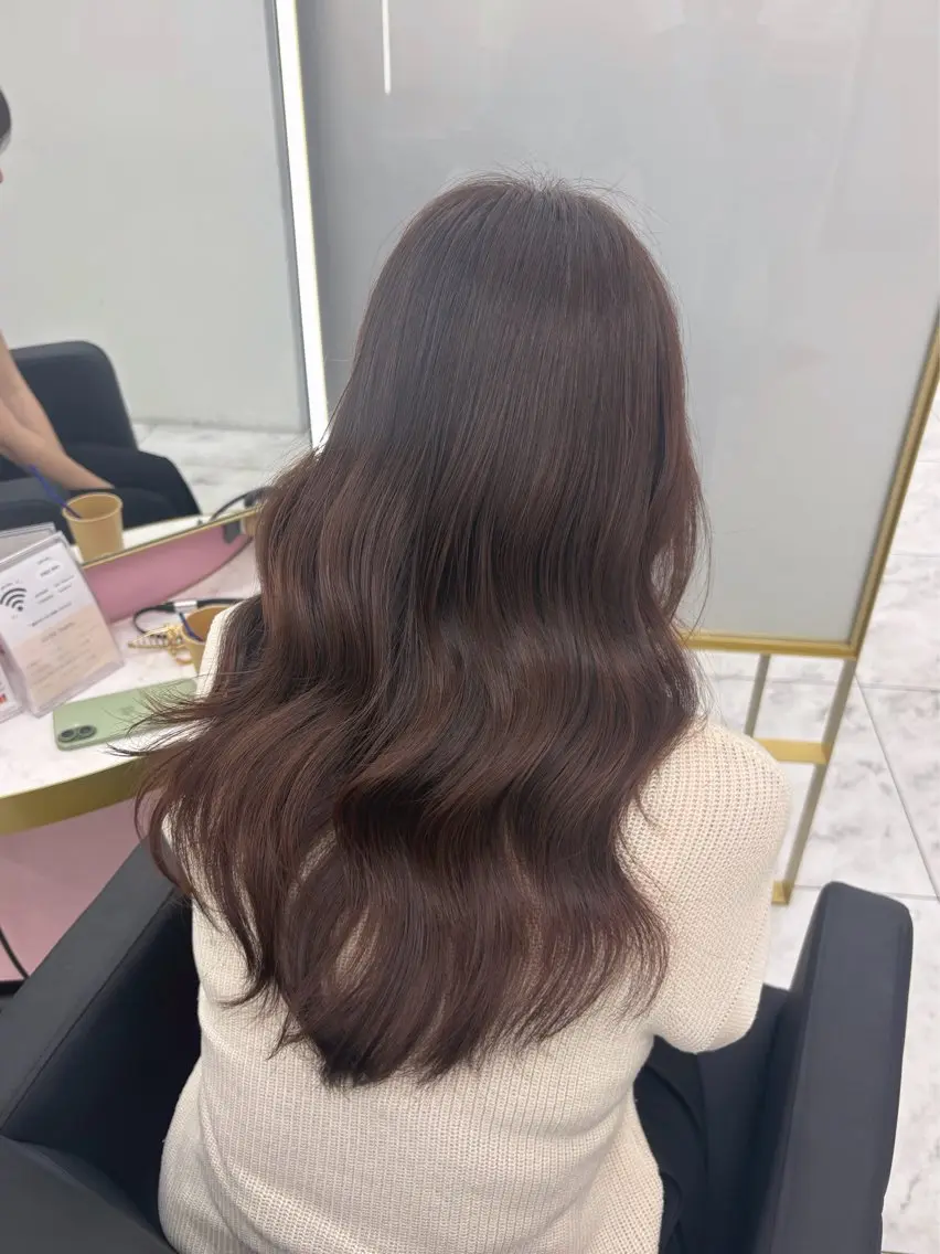 ロング カラー ブラウンカラー momo /ブリーチなしピンクのヘアスタイル