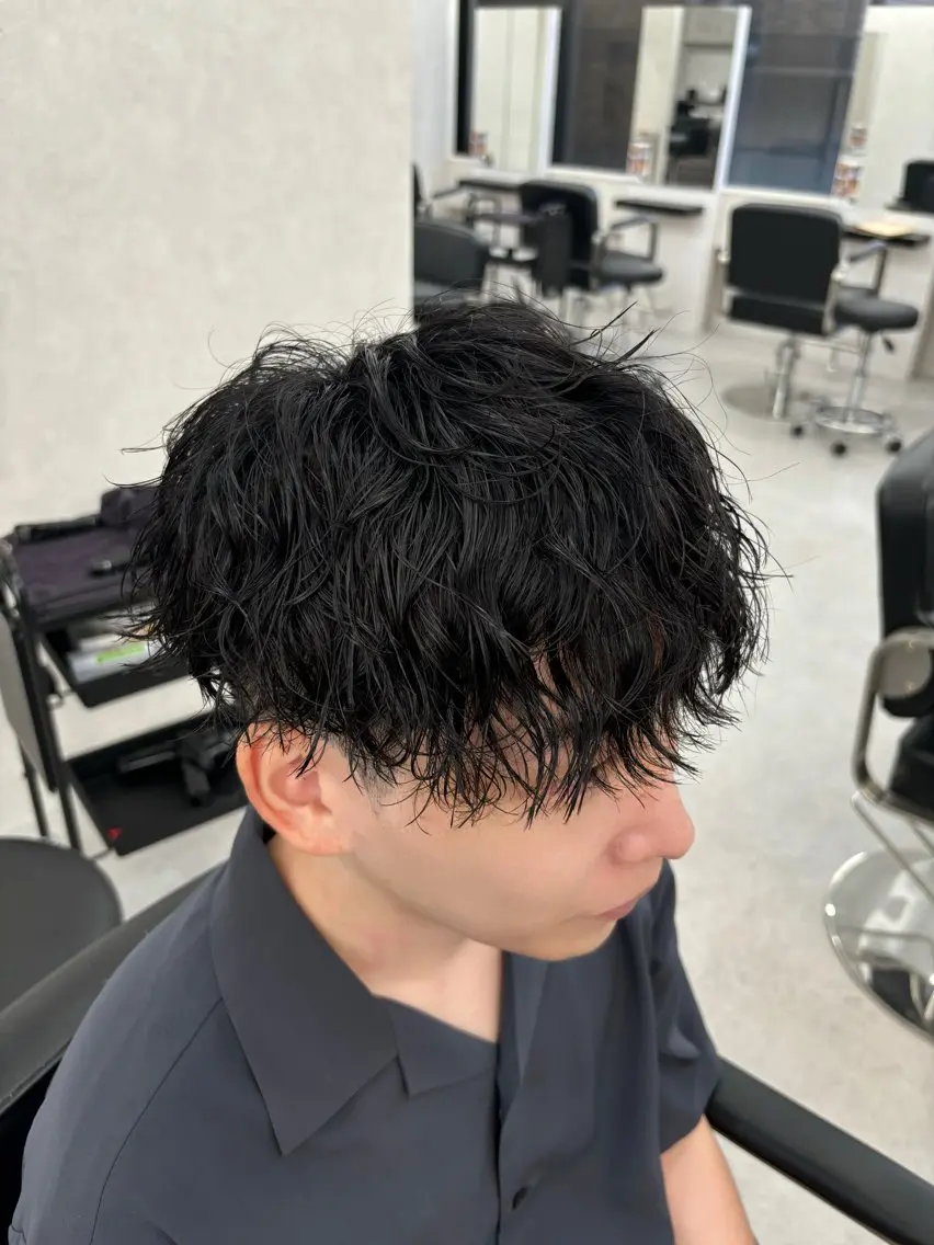 ショート パーマ メンズ マッシュ メンズパーマ ツイストスパイラルパーマ 刈り上げ スパイラルパーマ カット パーマ ✨️センターパート/ 曲がる縮毛矯正✨️のヘアスタイル
